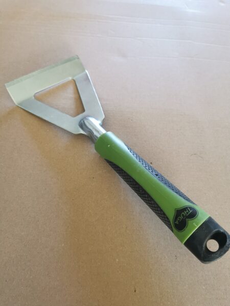 Flīžu un kanšu tīrīšanas lāpstiņa