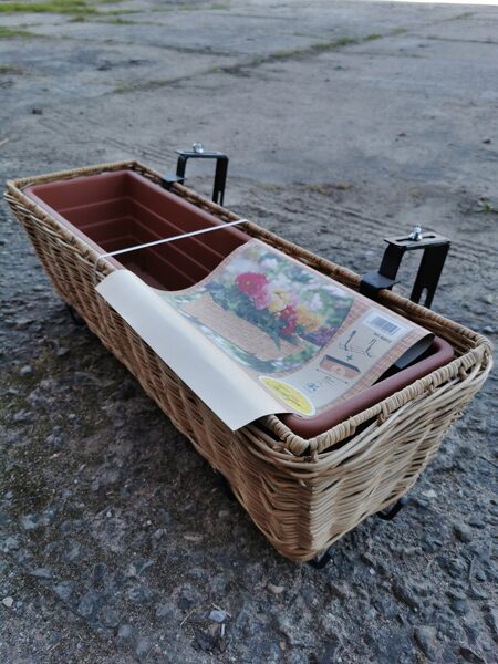 balcony box with fasteners for all