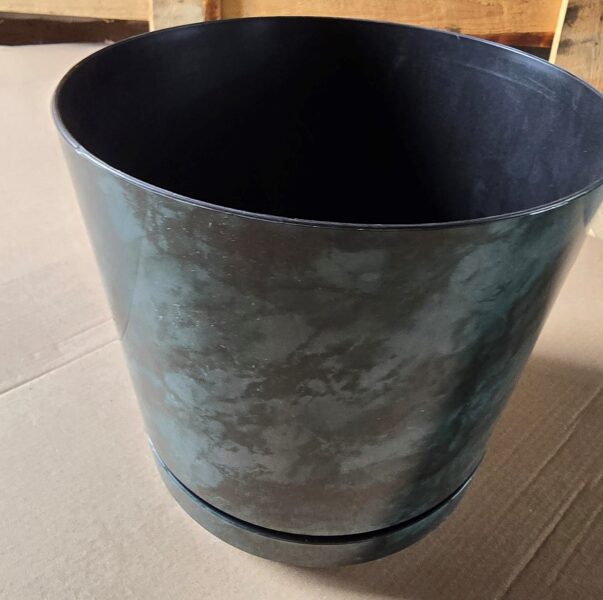 pods plastmasas kopā ar palikni, zaļš